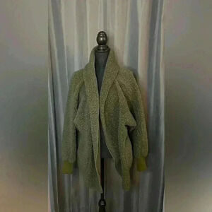 130. LuLaRoe Teddy Bear Fleece Jacket, Olive Green, Size Large, EUC